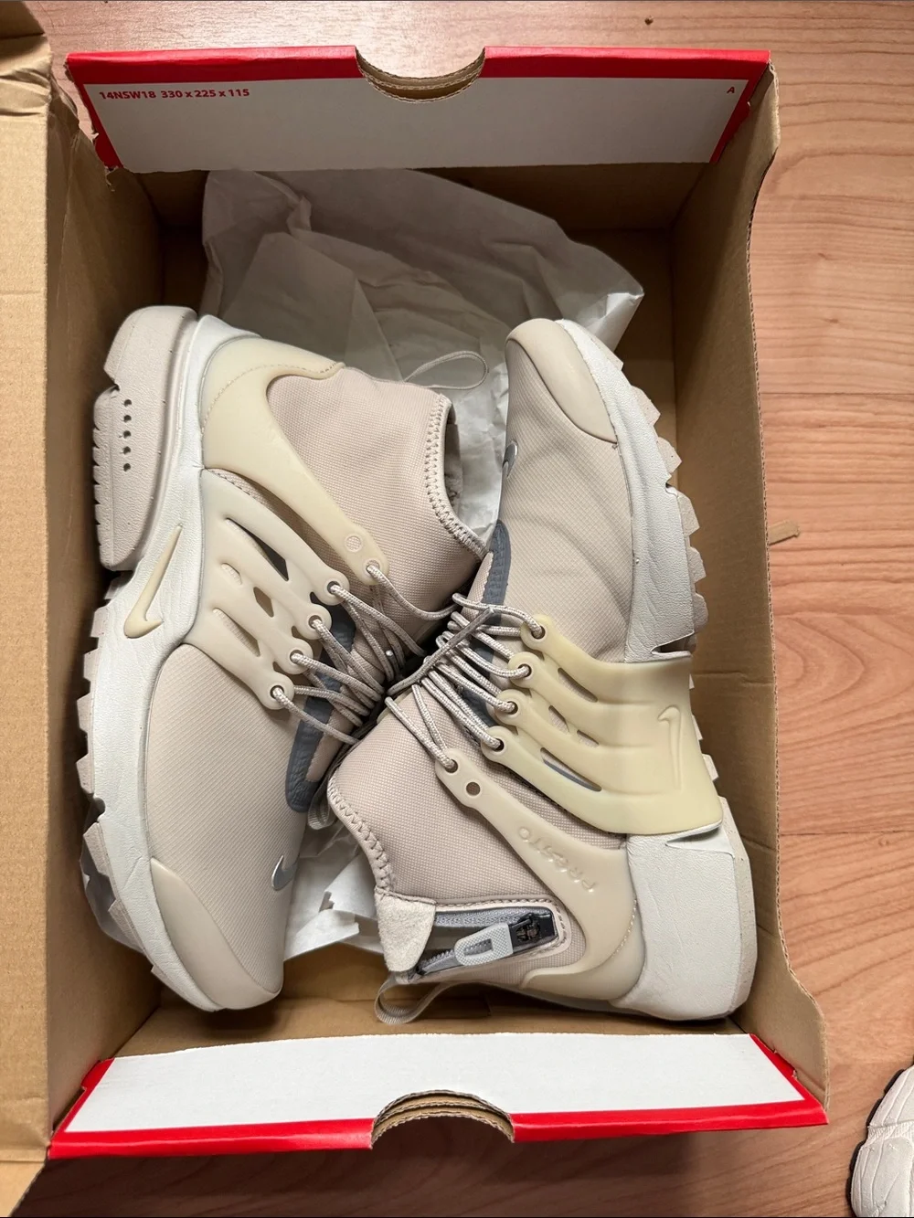 Nike women’s air presto mid utility Sneakers like new